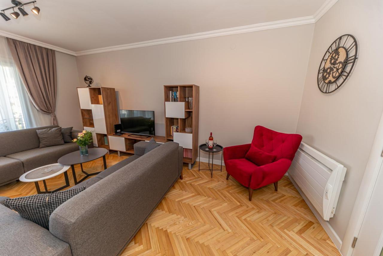 City Center De Lux Apartment Bar Exterior photo